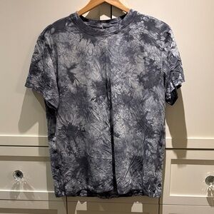 Lululemon women’s Tie-Dye T-Shirt